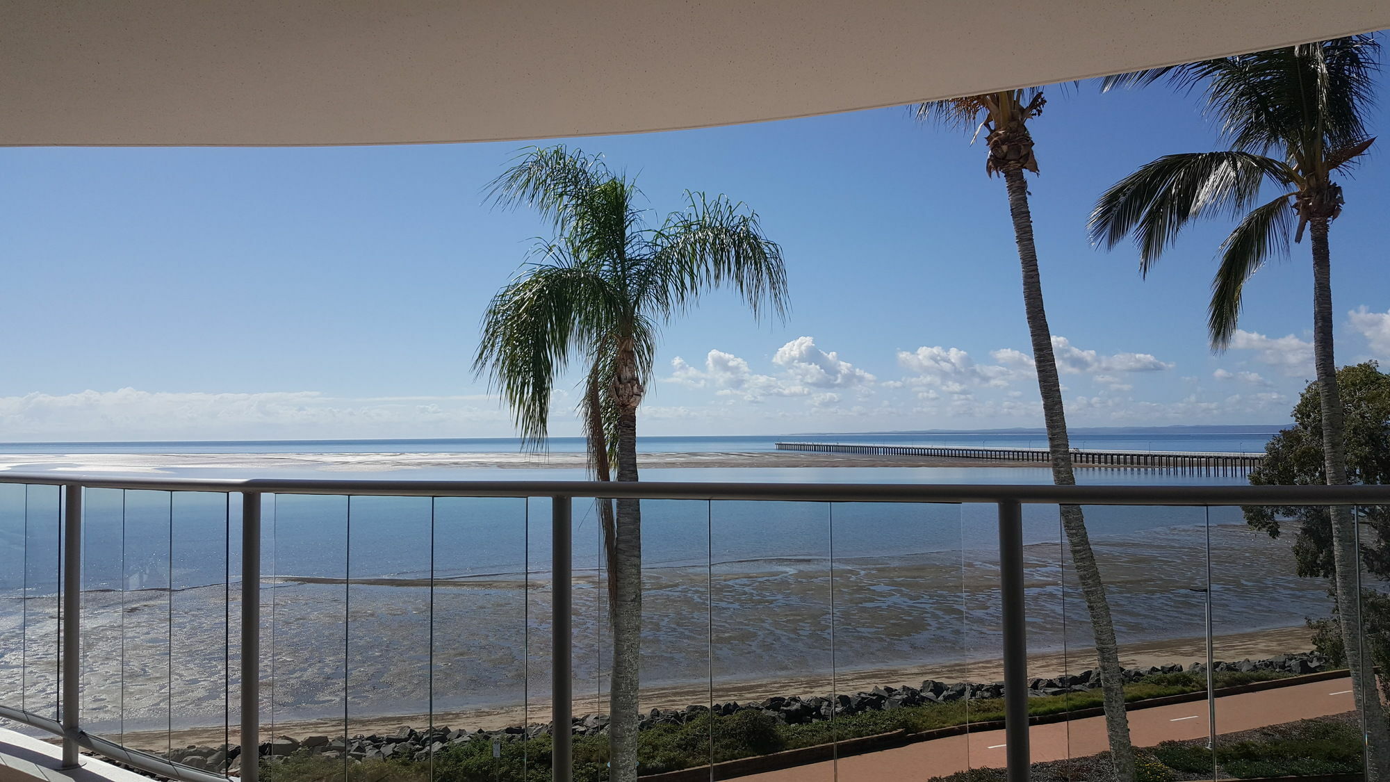 Pier Resort Urangan Eksteriør billede
