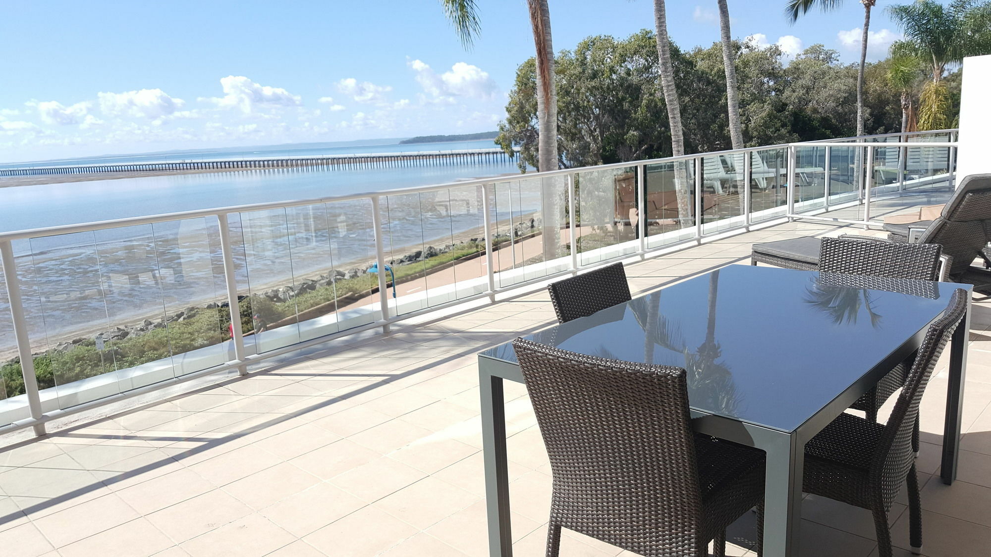 Pier Resort Urangan Eksteriør billede